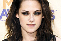 Kristen-stewarts-romantic-gothic-look-side